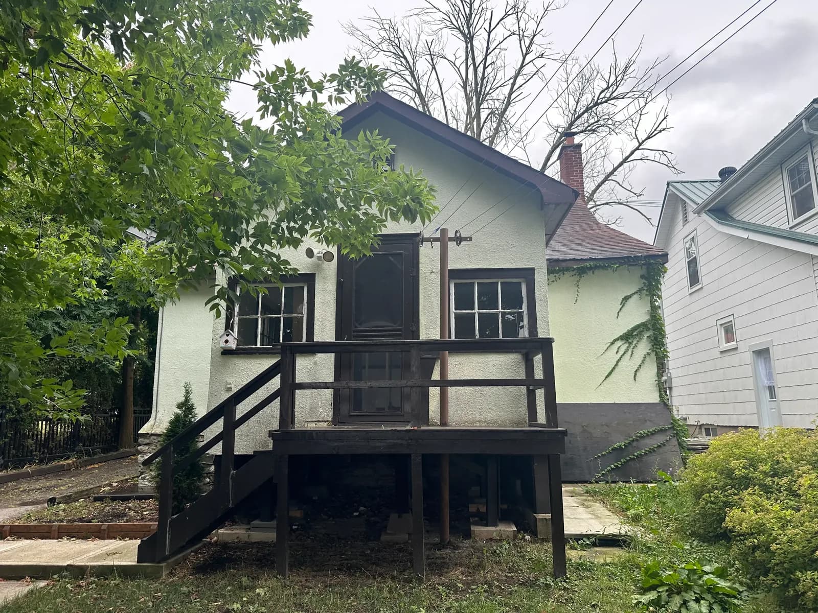 Iowa house needing exterior work, Cash For Homes Iowa buys in any condition, strictly as-is.